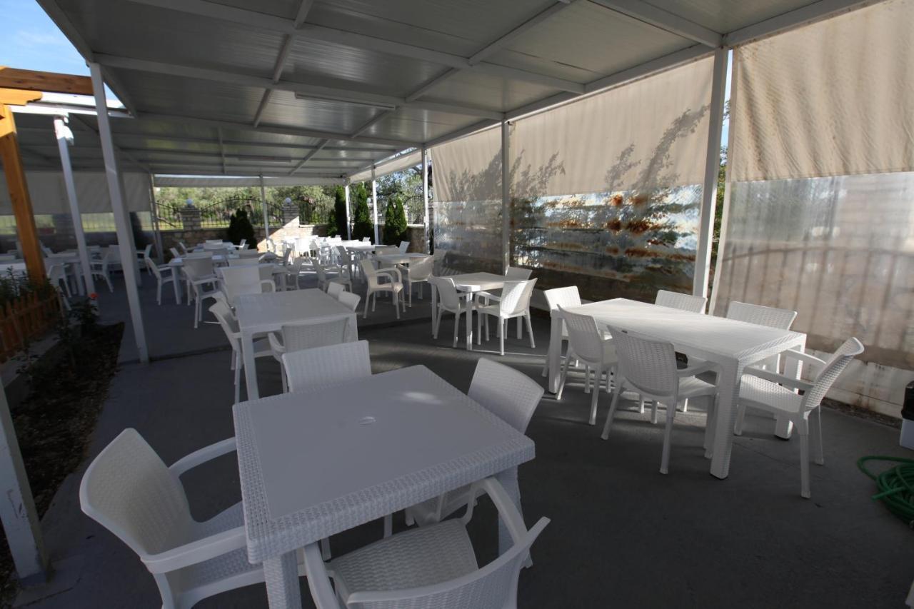Hotel Riviera Borsh Exterior foto