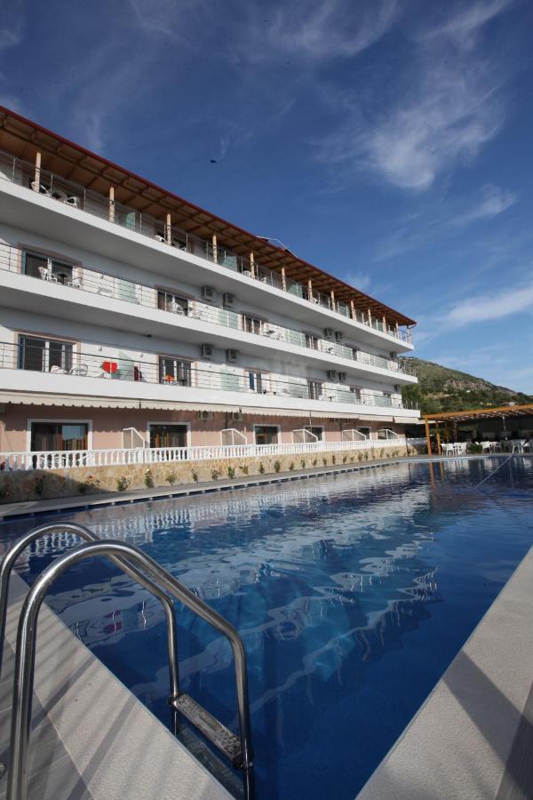 Hotel Riviera Borsh Exterior foto