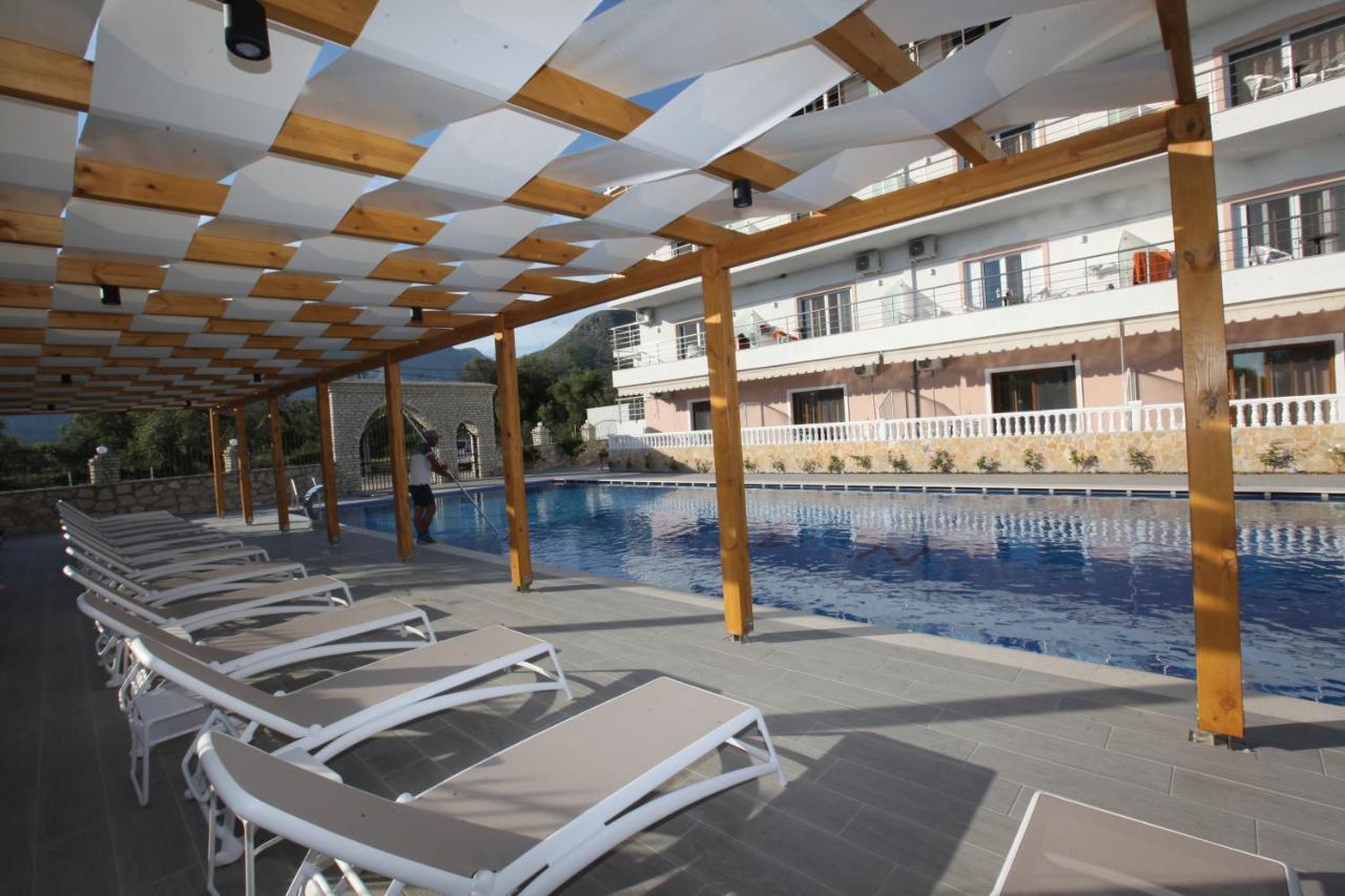 Hotel Riviera Borsh Exterior foto